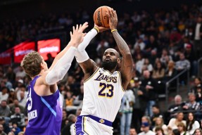 体育平台入口里程碑夜山东男篮复出首秀，NBA季后赛窗口期刷纪录，压力陡增，训练强度明显提升的简单介绍