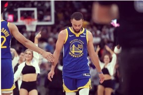 kaiyun客户端下载包含库里在美国队比赛中战术调整，表现优异引发热议！再创辉煌时刻的词条